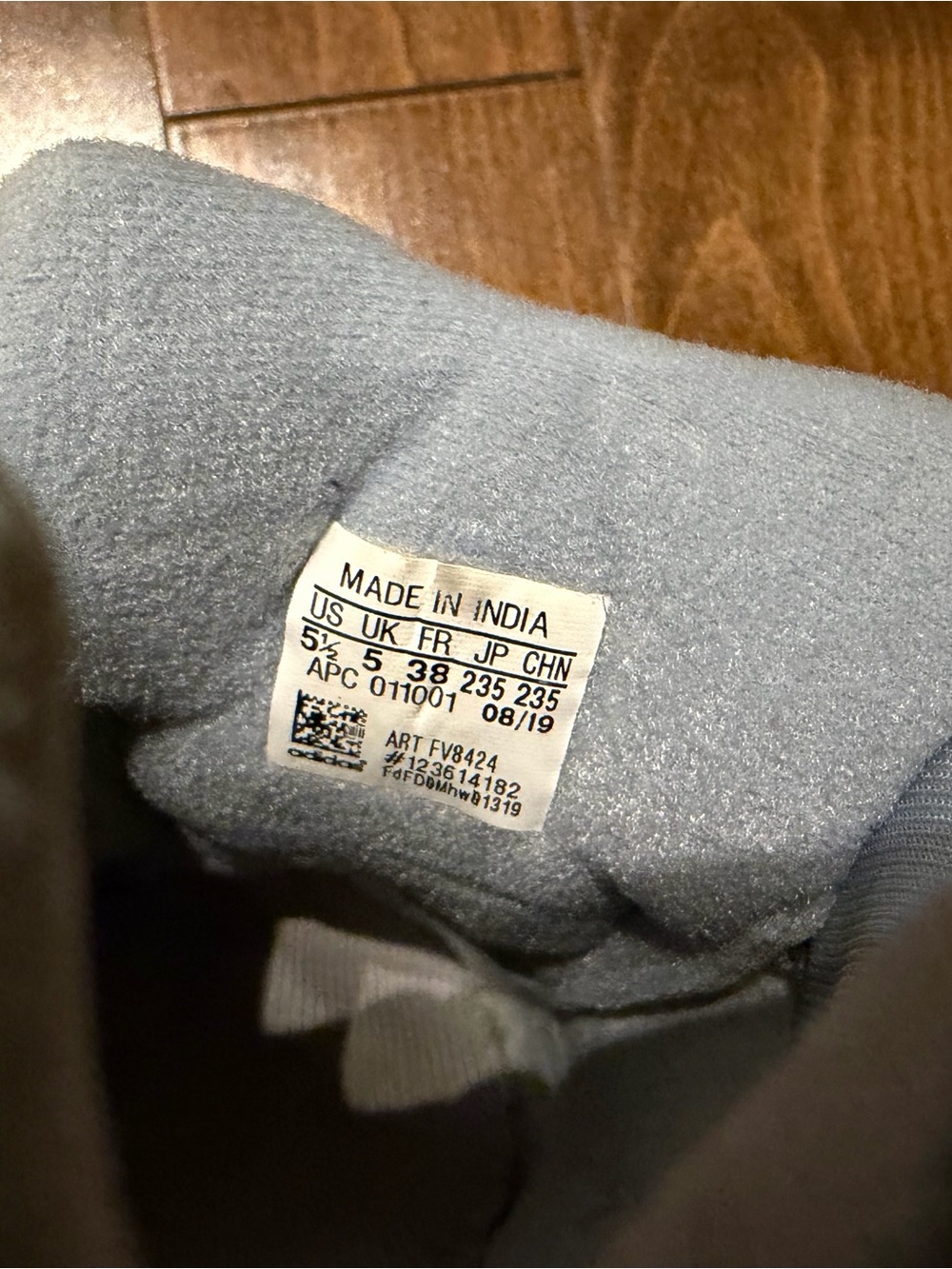 YEEZY 700 V2 Hospital Blue YOUTH US 5.5 / W US 7 - Picture 7 of 8